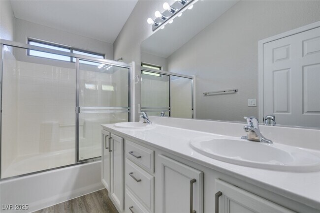 Building Photo - 608 W Bright Lights Ave