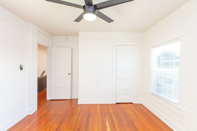 Building Photo - Charming 1-Bed/1-Bath Corner Unit One Block from the Heart of Barrio Logan!