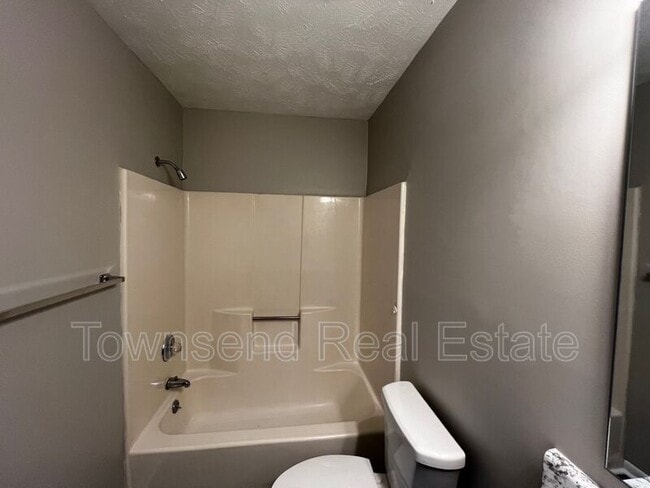 Building Photo - 1433 Ireland Dr