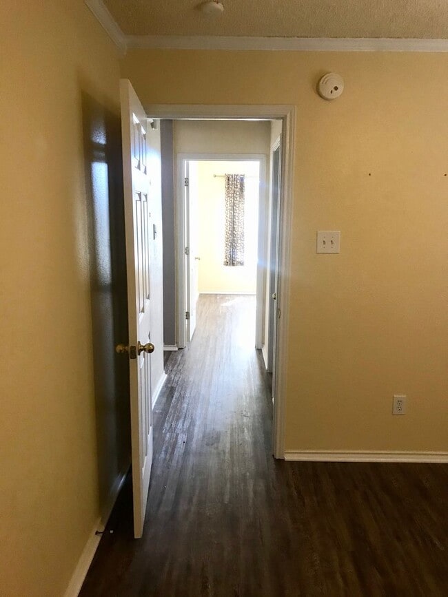 Building Photo - Fantastic 3/2/2 located in South Lubbock! Preleasing for JULY 1st!!