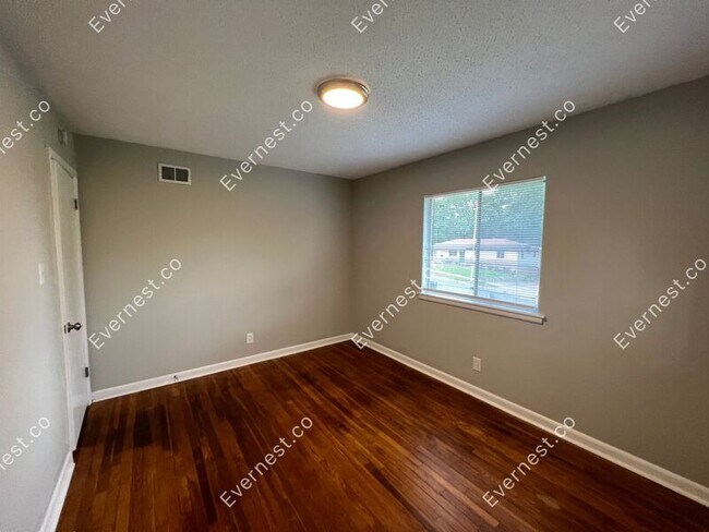 Building Photo - 5603 Bluebell Dr