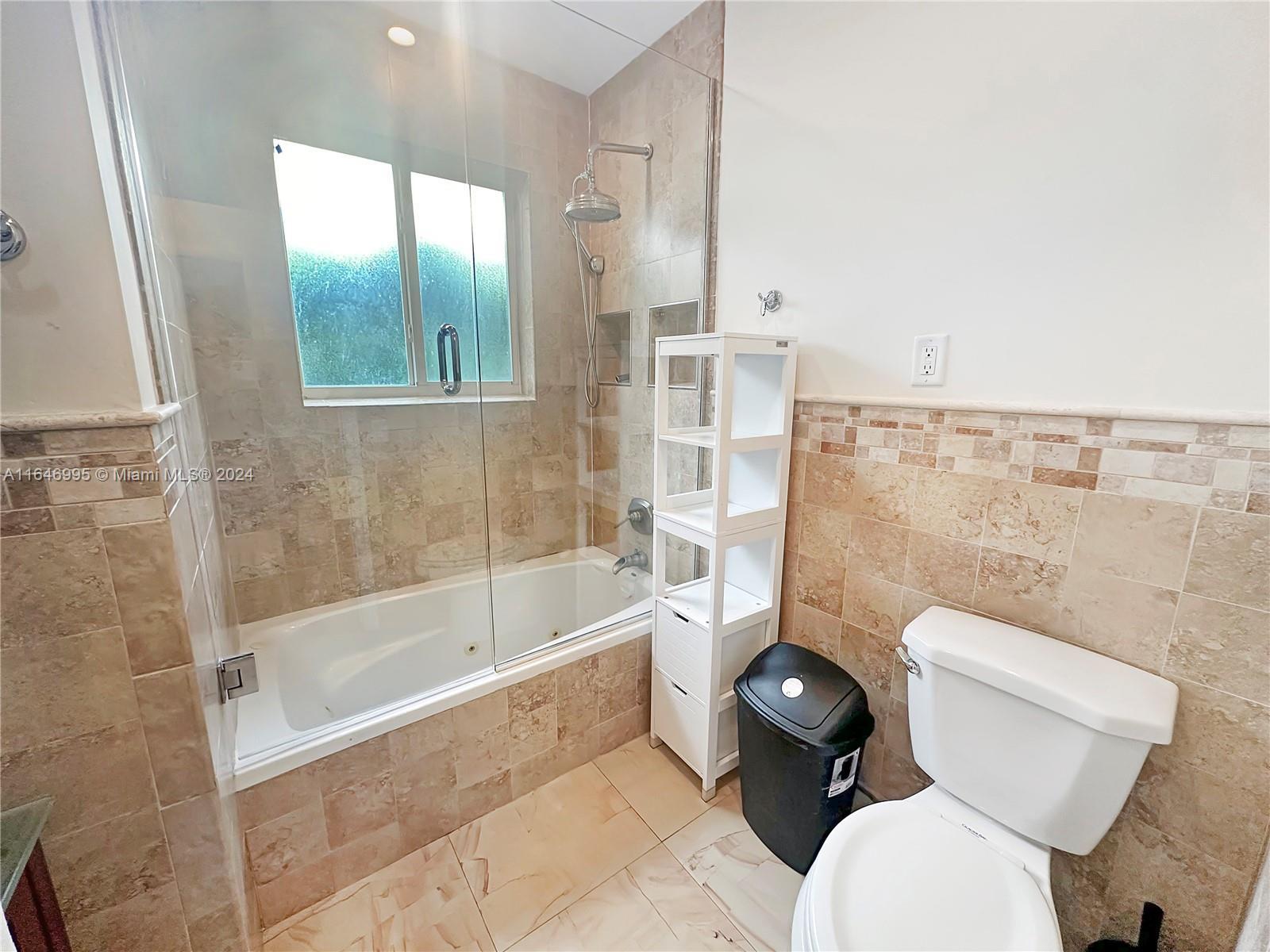 Building Photo - 6140 Pine Tree Dr