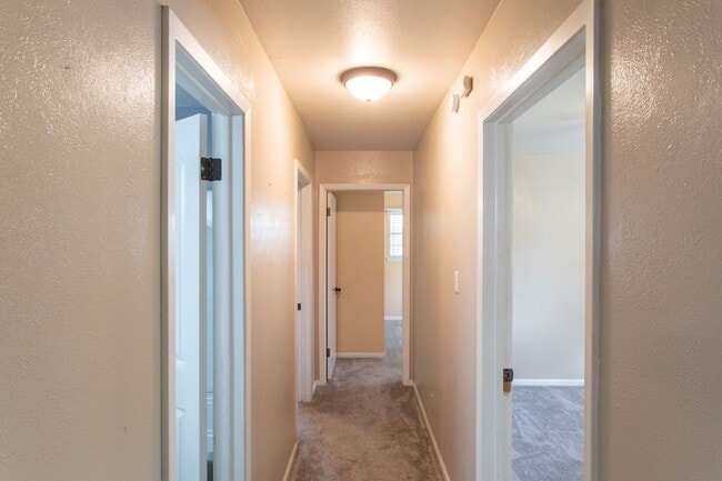Building Photo - Beautiful 3 bedroom 2 bath home in Fountai...