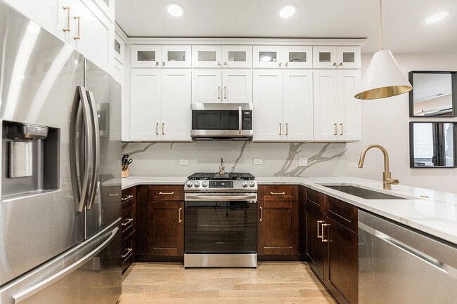 Building Photo - 1703 W Chicago Ave