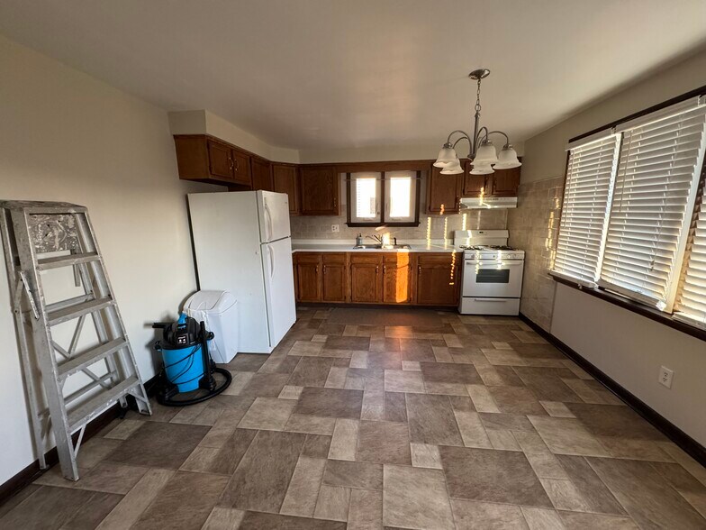 Building Photo - 3656 Sowles Rd