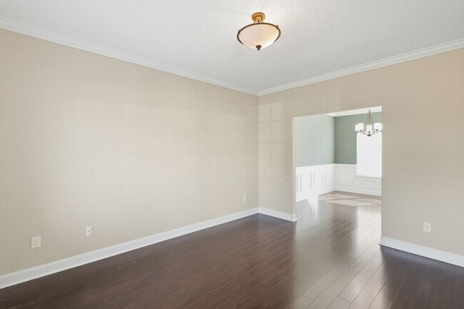 Building Photo - 3 Bedroom Griffin Park Home on Quiet Cul-de-Sac