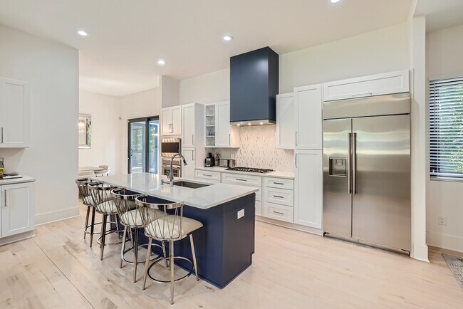 Building Photo - 5285 Mt Vernon Pkwy NW