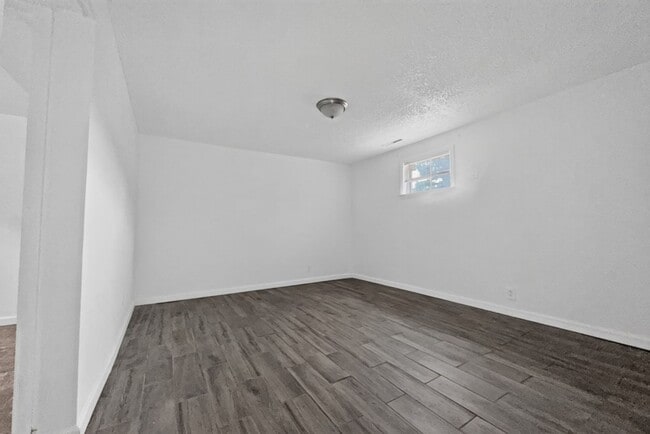 Building Photo - 1321 25th St
