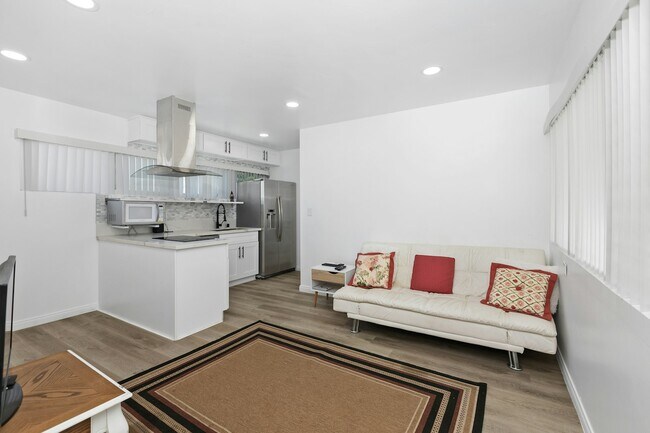 Building Photo - 5590 Shasta Ln