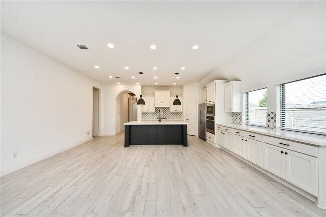Building Photo - 2130 Coyote Run Dr