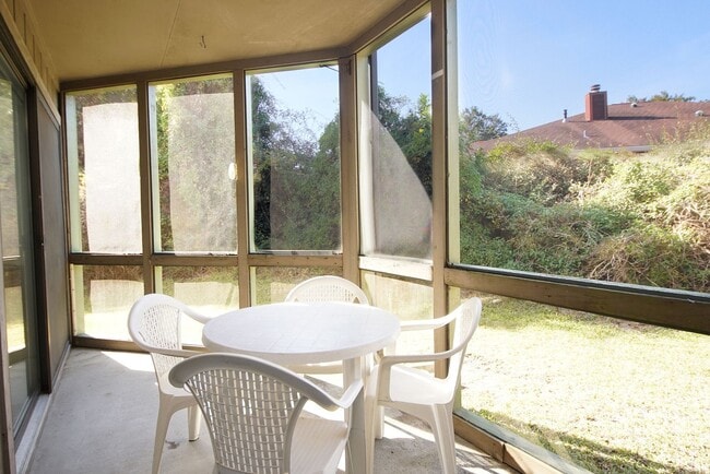 Building Photo - First Floor Condo in Bluewater Bay