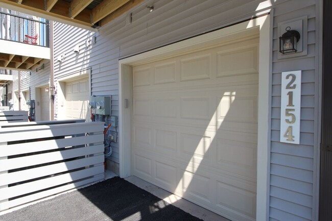 Building Photo - Well-located 2-bedroom