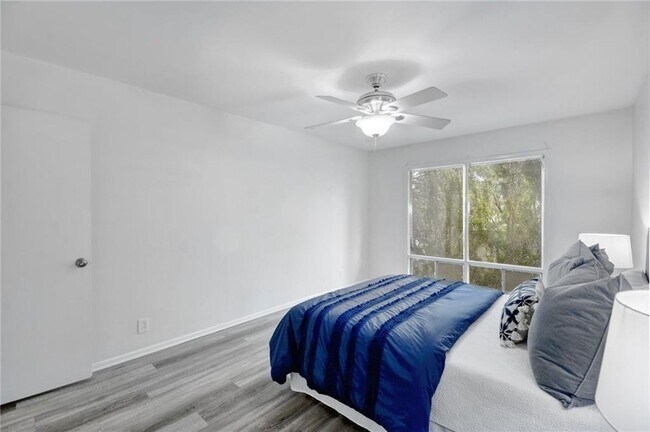 Building Photo - 5320 Balcones Dr