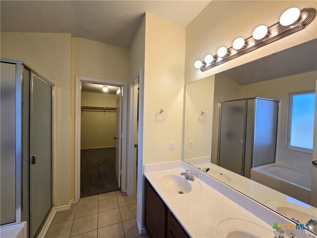 Building Photo - 5000 Willamette Ln