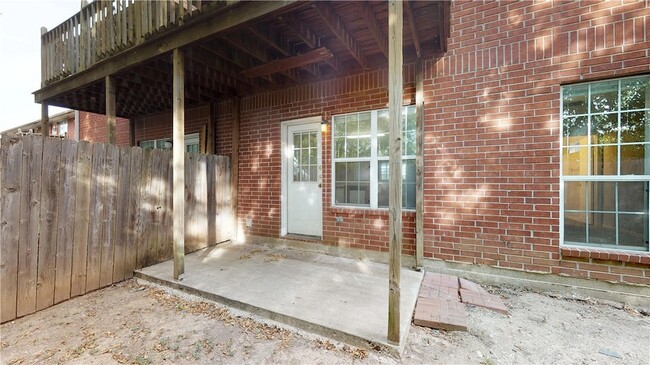 Building Photo - 1513 Hollow Hill Dr