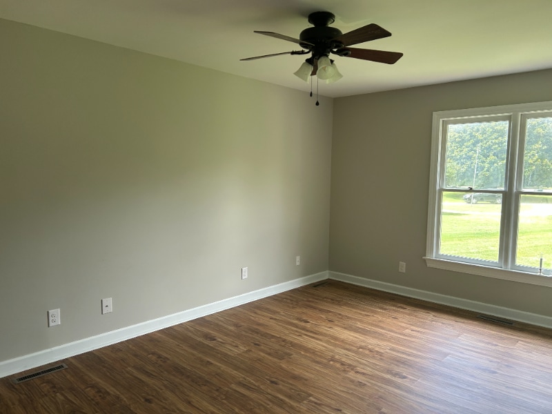 Building Photo - 412 Oak Ridge Dr