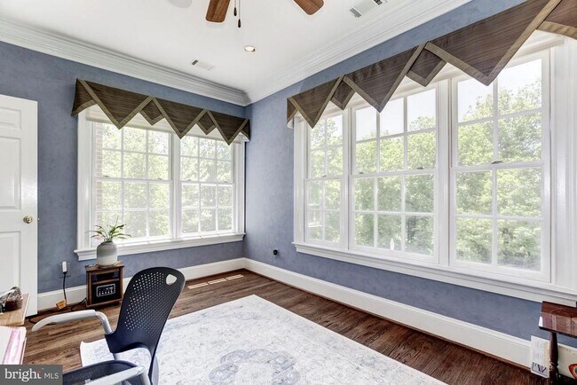Building Photo - 9909 Avenel Farm Dr