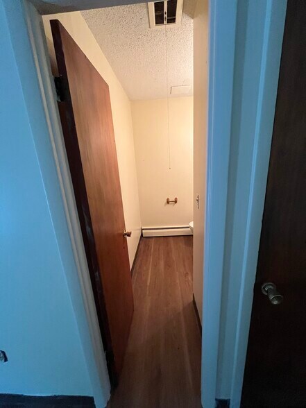 Building Photo - 37 Nicholas Dr