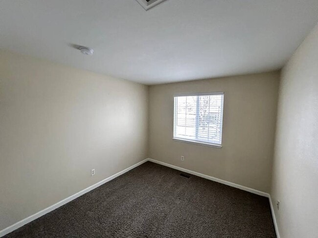 Building Photo - 4664 E 135th Ave