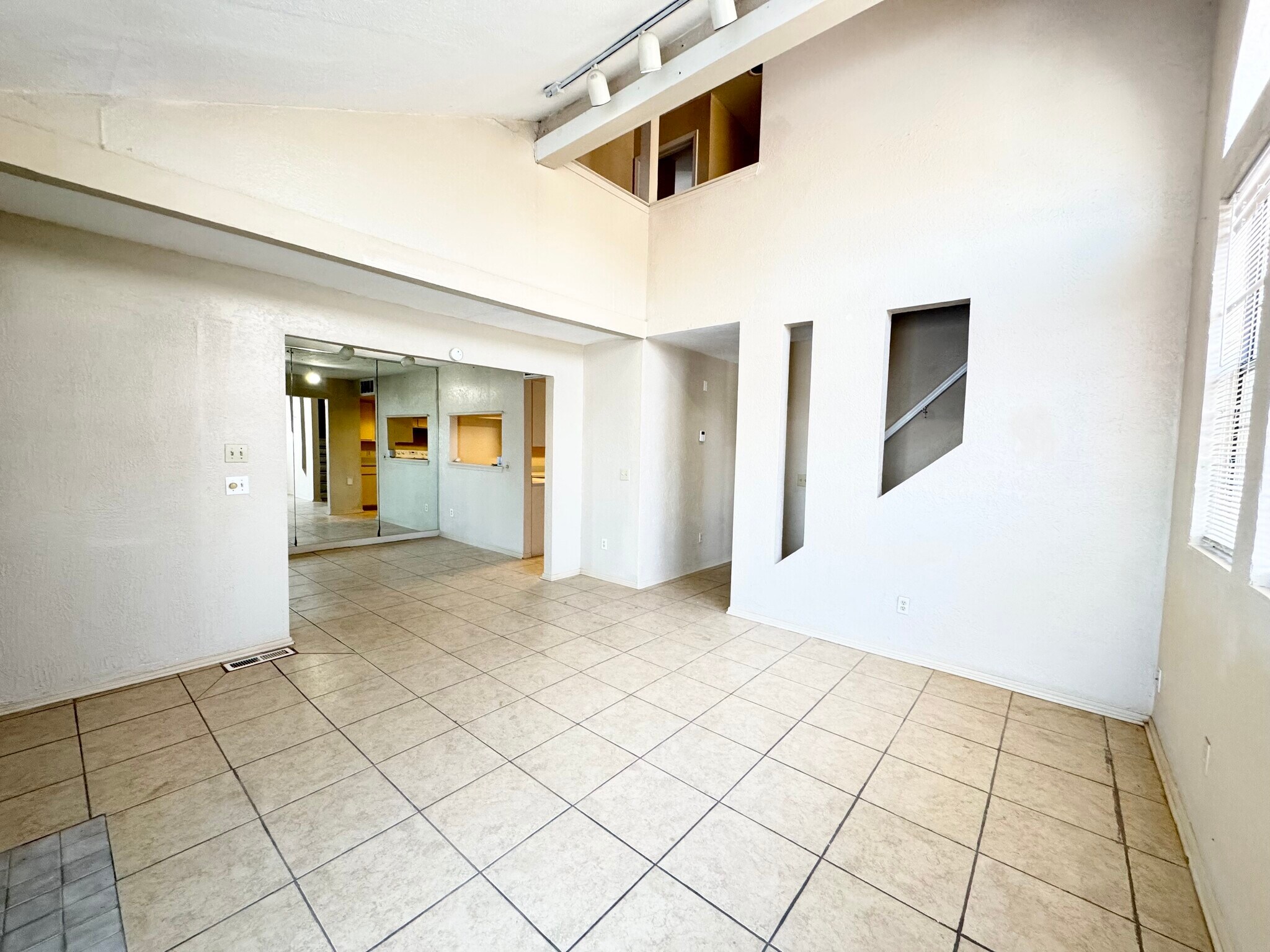 Building Photo - 401 NE 115th St