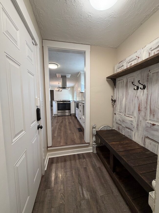 Building Photo - 2 bedroom/1 bath home in West Morristown