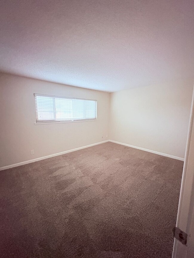 Building Photo - 5959 Vía Casitas