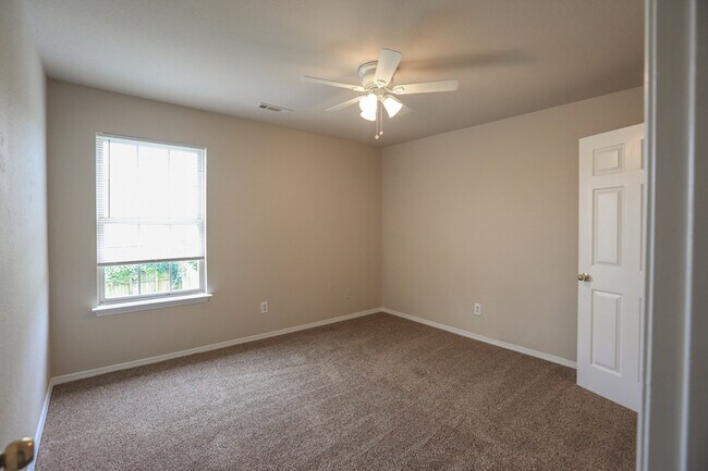 Building Photo - 3509 SW Deerfield Blvd