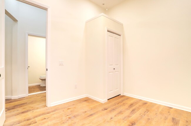 Building Photo - 206 48th St