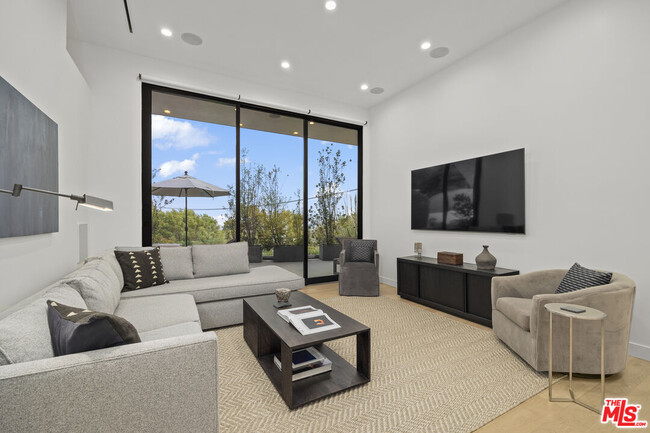 Building Photo - 9960 Beverly Grove Dr Dr