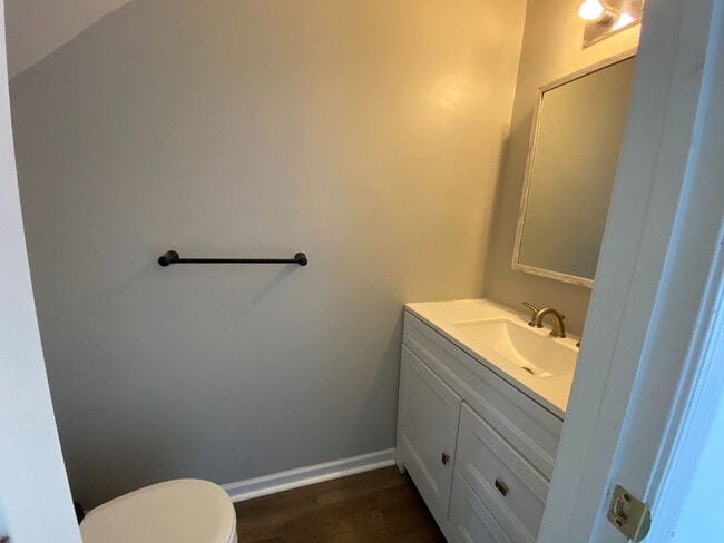 Building Photo - Charming 2-Bedroom Duplex in the Heart of ...