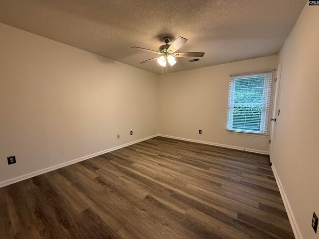 Building Photo - 104 Tee Ct