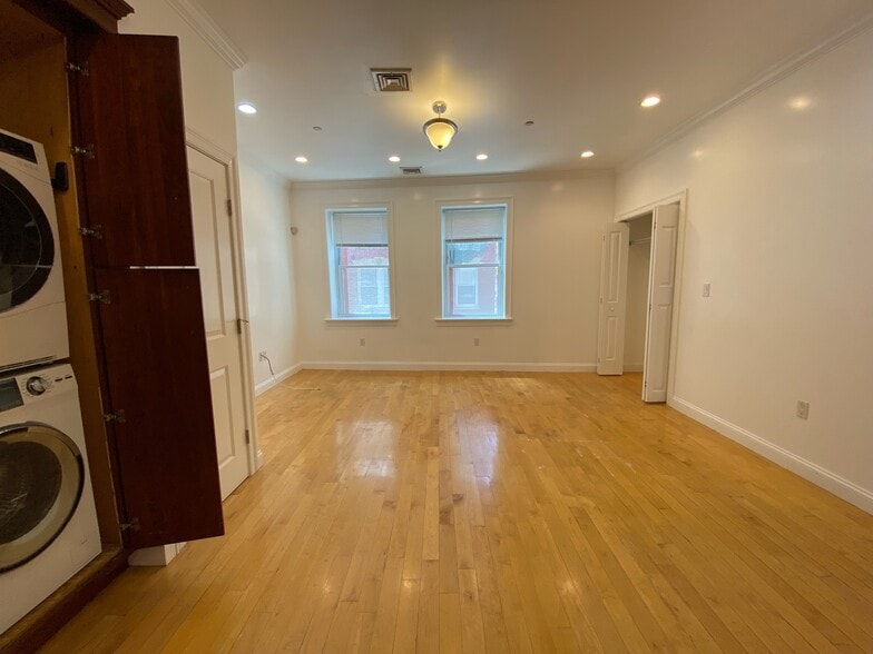 Building Photo - 10 Sheafe St