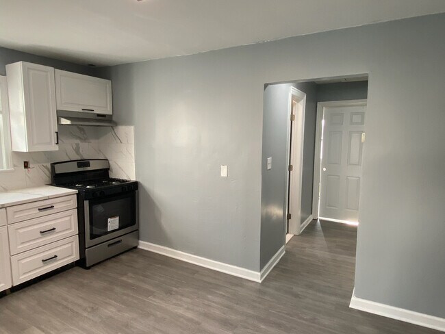 Building Photo - 306 Clifton Ave