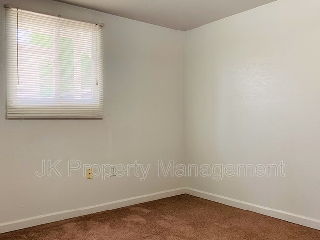Building Photo - 4000 Ella Ave