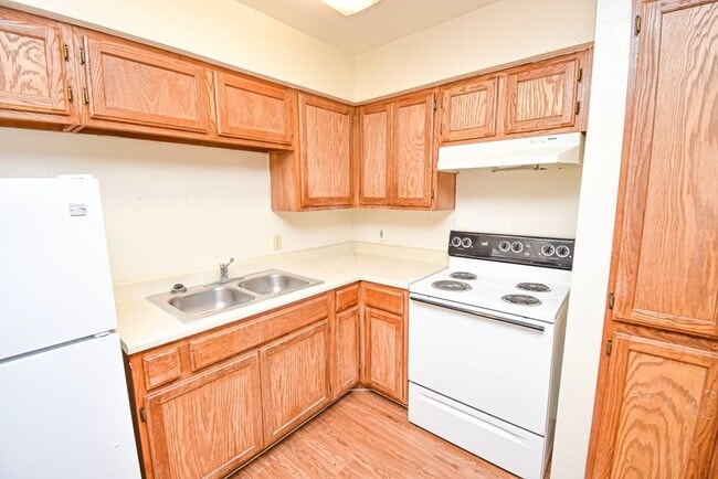 Building Photo - 576 Ellen Powell