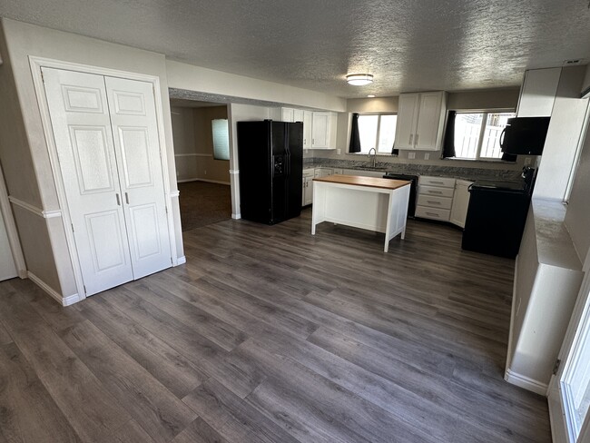 Building Photo - Lehi 625 House