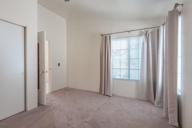 Building Photo - 6441 N Tierra De Las Catalinas