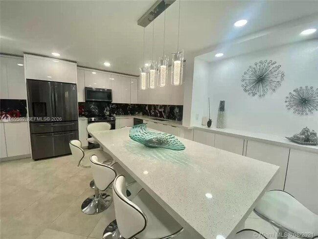 Building Photo - 6841 SW 147th Ave