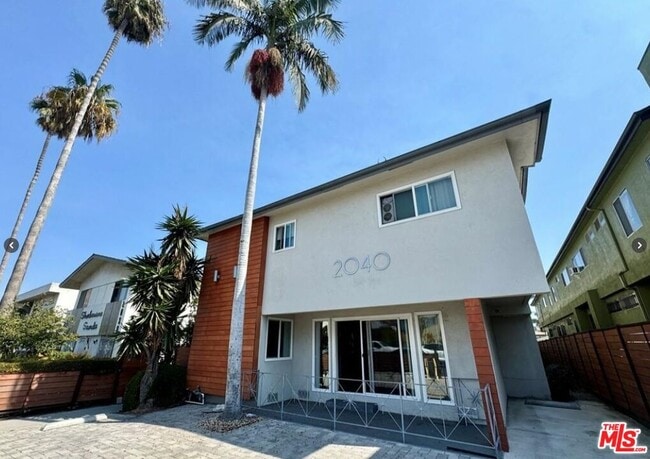 Building Photo - 2040 S Sherbourne Dr