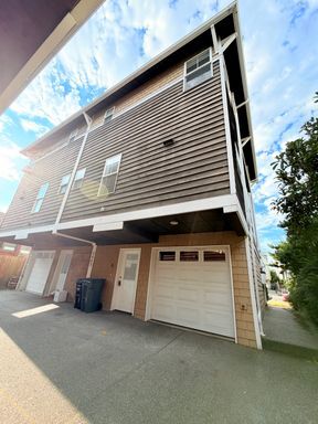 Building Photo - Lovely Ballard Townhome - Exceptional Location! AVAILABLE NOW!