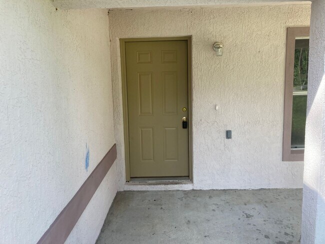 Building Photo - 3/2 Home Silver Springs Shores