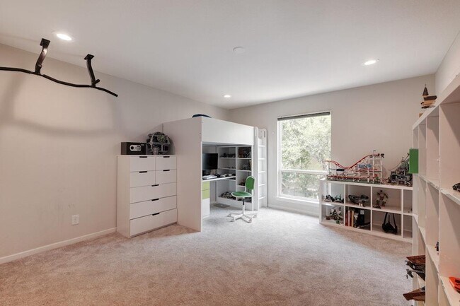 Building Photo - 8701 S Path