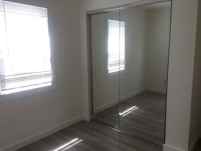 Building Photo - SDS T 1451-1451 1/2 A &amp; B