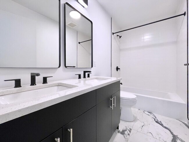 Building Photo - 375 Monmouth St