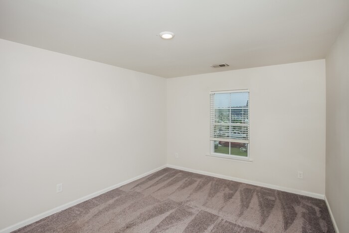 Building Photo - 75 Blue Fescue Way