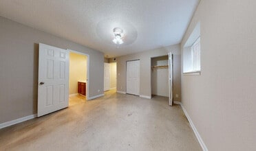 Building Photo - Hemingway House | Renovated Apartments