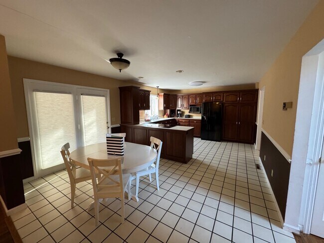 Building Photo - 141 Player Ct