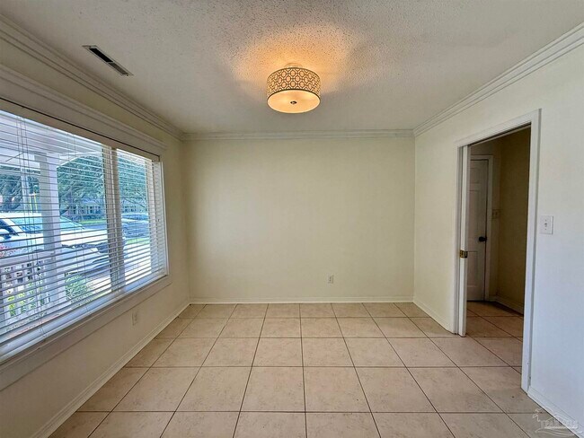 Building Photo - 204 Nandina Rd