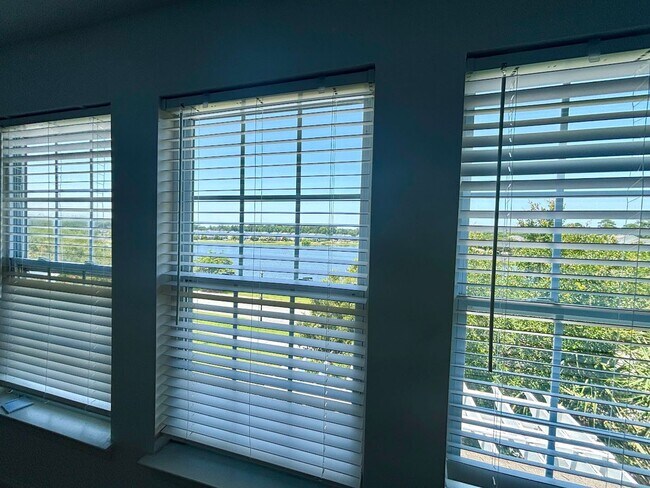 Building Photo - Beautiful 3-Bedroom, 3.5-Bath Townhome in ...