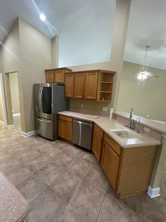 Building Photo - Spacious 4-Bedroom Pool Home – 2 Primary S...